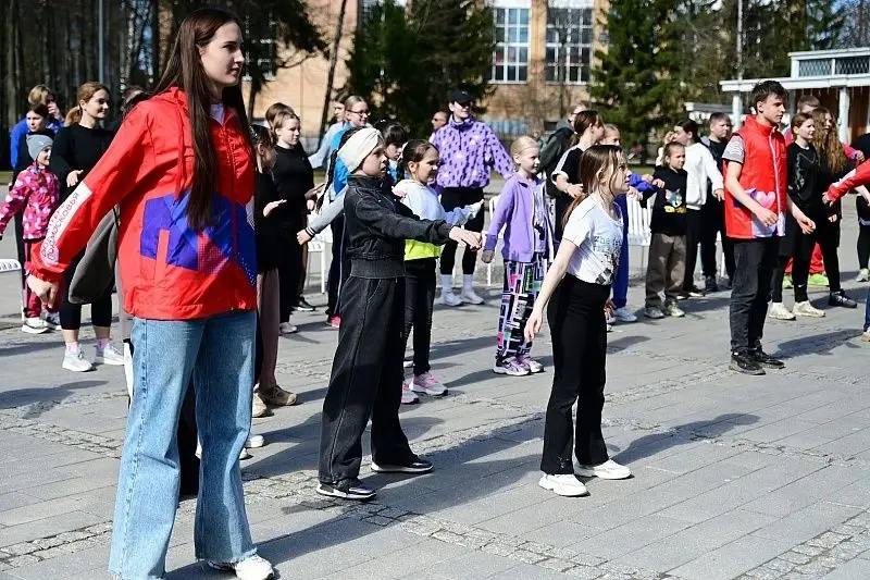 Жители Воскресенска выбрали заряд бодрости в парке Кривякино img 20260406 131752 870