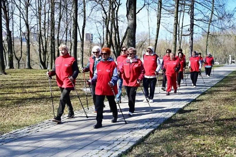 Жители Воскресенска выбрали заряд бодрости в парке Кривякино img 20260406 131753 209