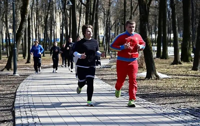 Жители Воскресенска выбрали заряд бодрости в парке Кривякино img 20260406 131753 260