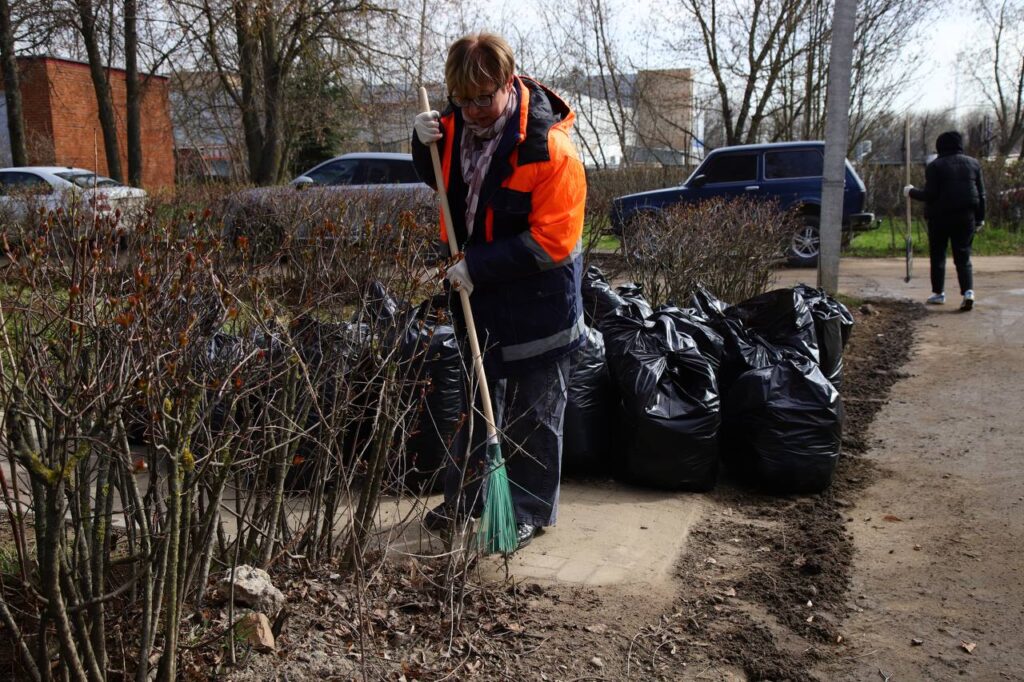 Воскресенск вышел на субботник: 800 жителей и 32 единицы техники img 20260418 145454 665
