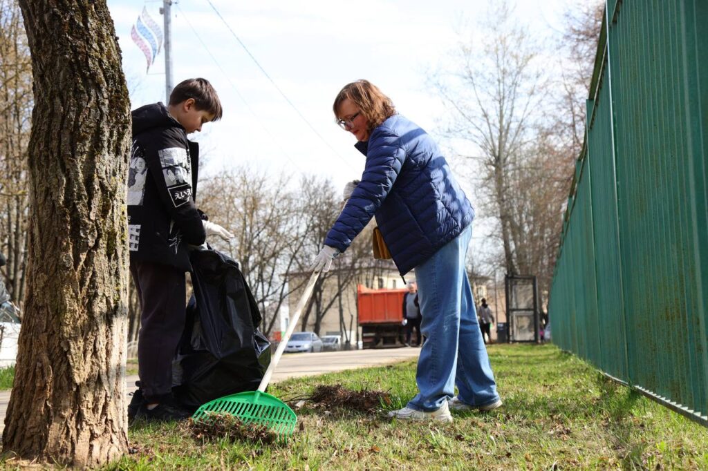 Воскресенск вышел на субботник: 800 жителей и 32 единицы техники img 20260418 145454 741