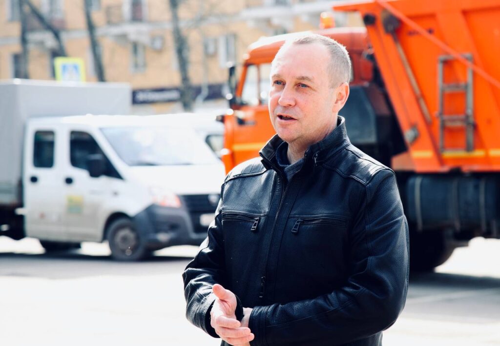 Воскресенск вышел на субботник: 800 жителей и 32 единицы техники img 20260418 145455 054